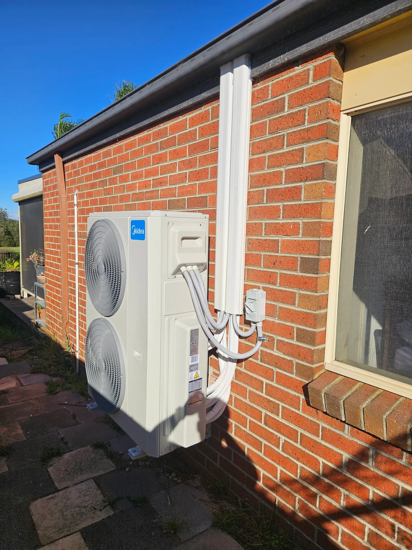 Split system: split system air conditioning by AZ Electrical, Melbourne
